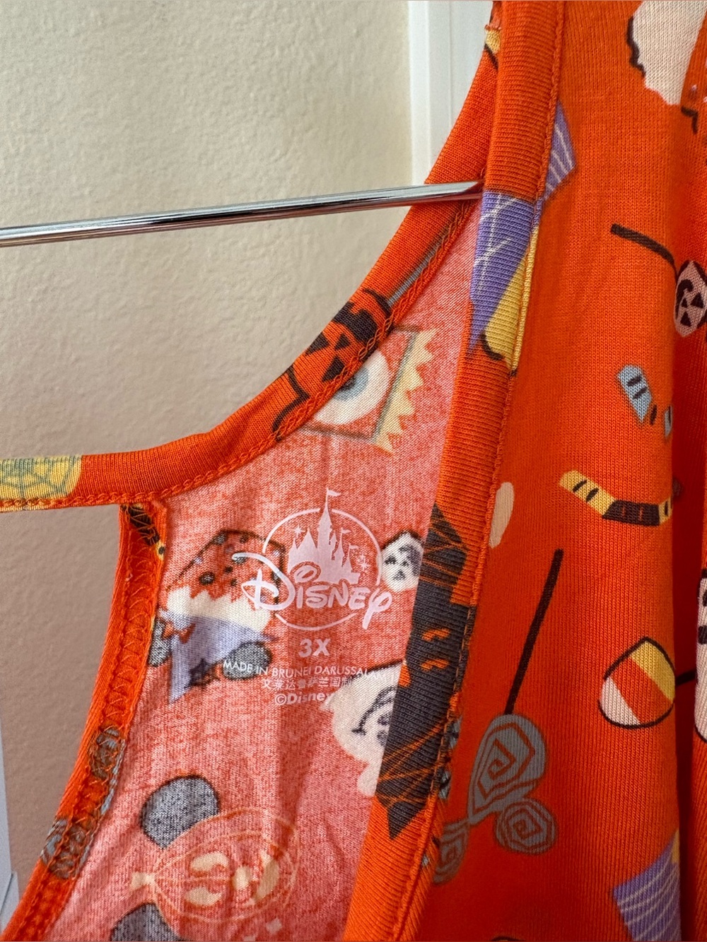 NWT - Disney Parks Women's Halloween Snacks Shirt in Orange - Size 3X - Picture 3 of 4